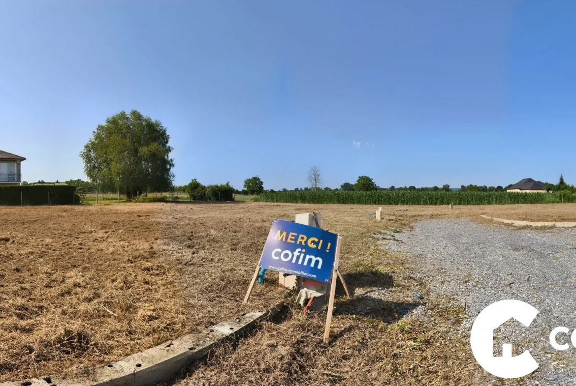 Terrain constructible à Nay - 700 m² viabilisé prêt à bâtir 