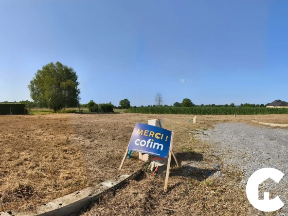Terrain constructible à Nay - 700 m² viabilisé prêt à bâtir