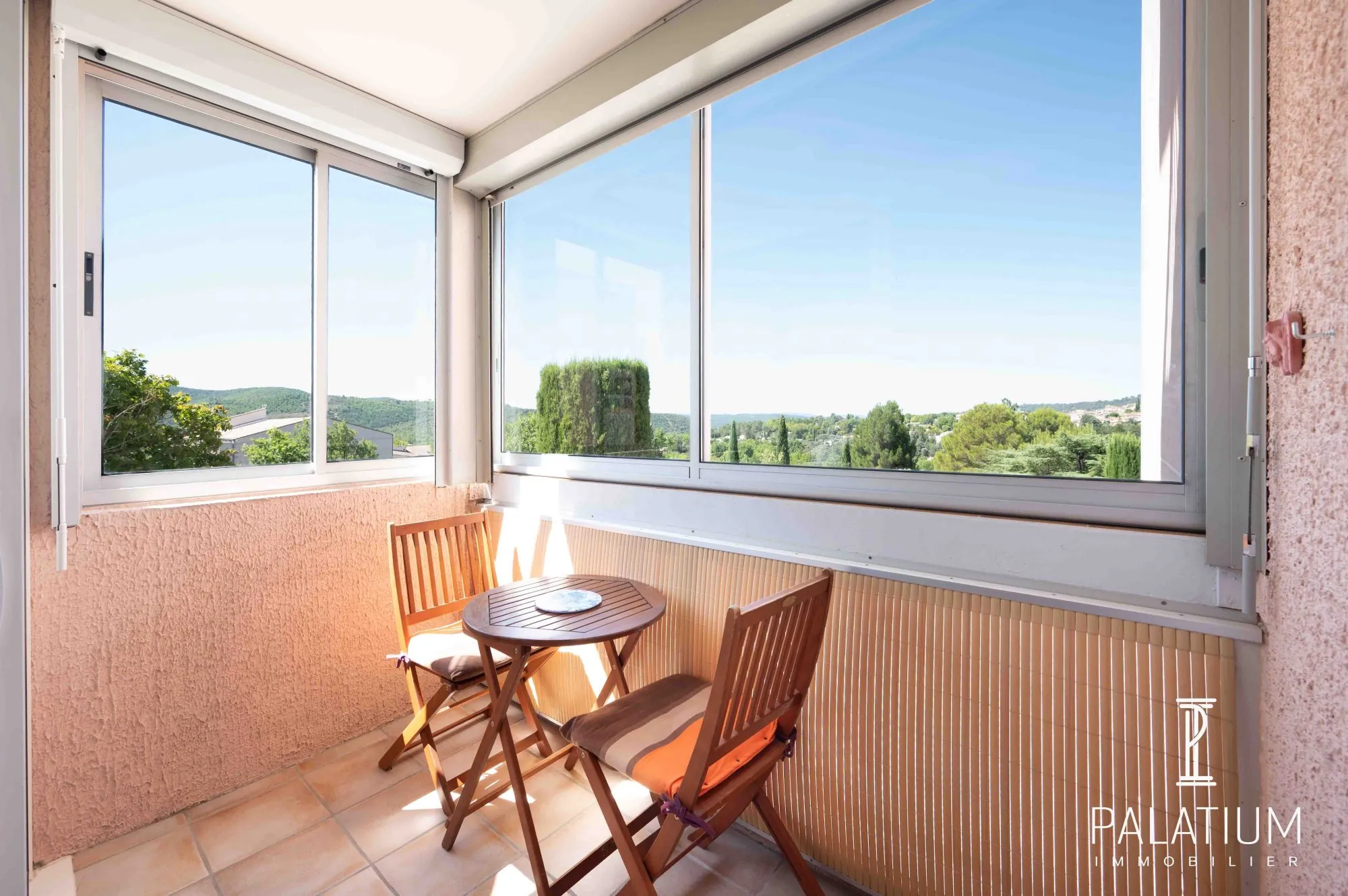 Studio de 31m² avec loggia et vue sur le château à Gréoux-les-Bains 