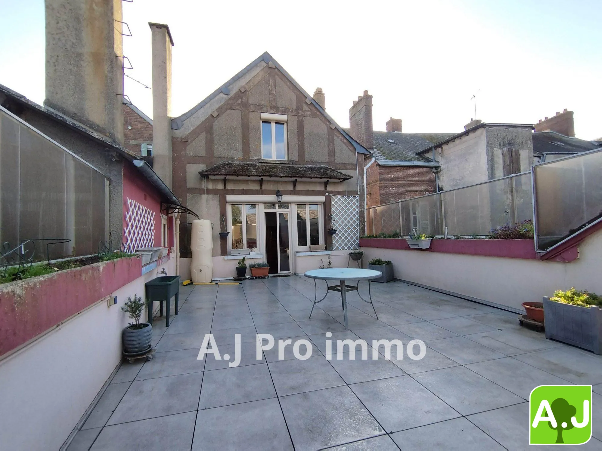Bel appartement 4 chambres avec terrasse en hyper-centre de Saint André de l'Eure 