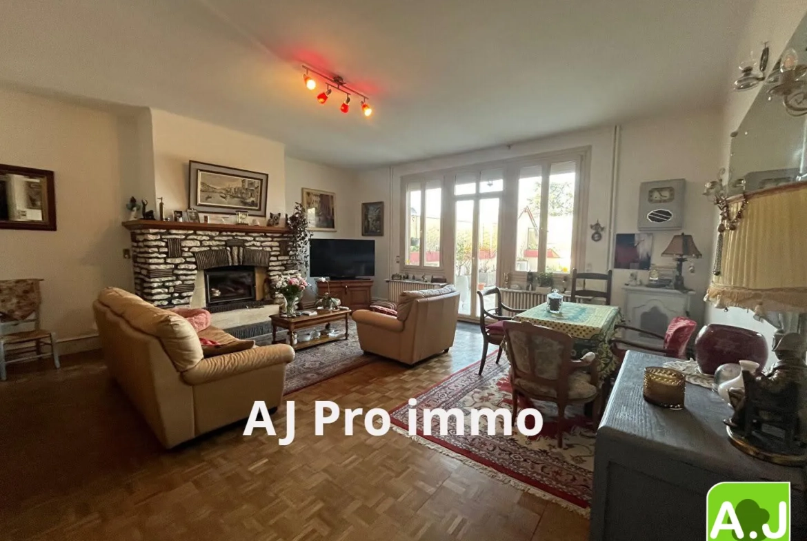 Bel appartement 4 chambres avec terrasse en hyper-centre de Saint André de l'Eure 