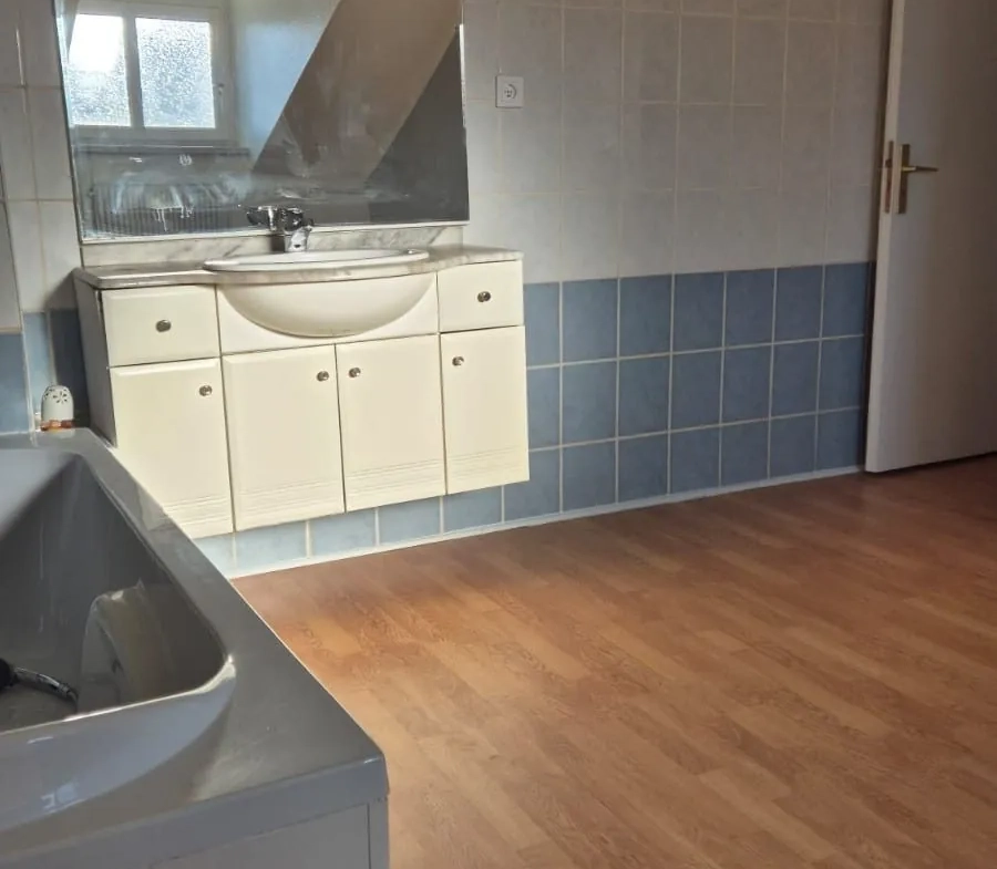 Appartement T3 atypique à Forbach proche centre-ville – 58 m², parking et cave 