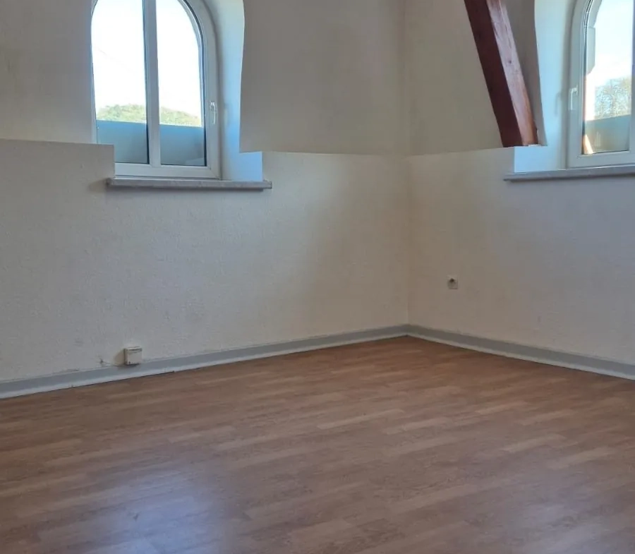 Appartement T3 atypique à Forbach proche centre-ville – 58 m², parking et cave 