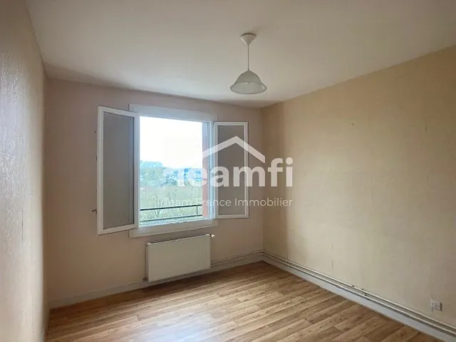 Appartement T3 lumineux avec cave et parking sécurisé à Saint-Florent-sur-Cher 