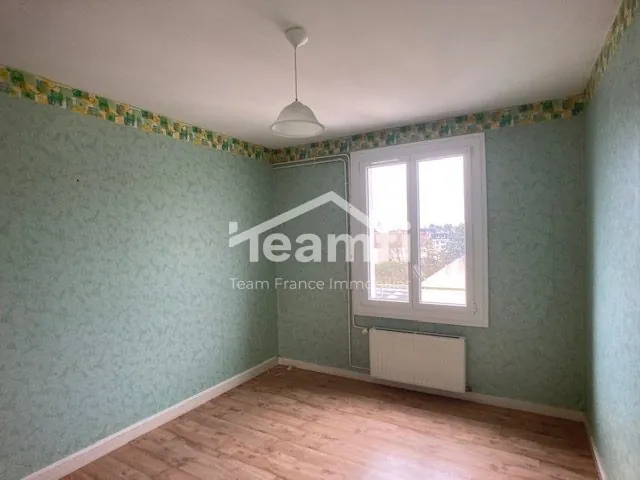 Appartement T3 lumineux avec cave et parking sécurisé à Saint-Florent-sur-Cher 