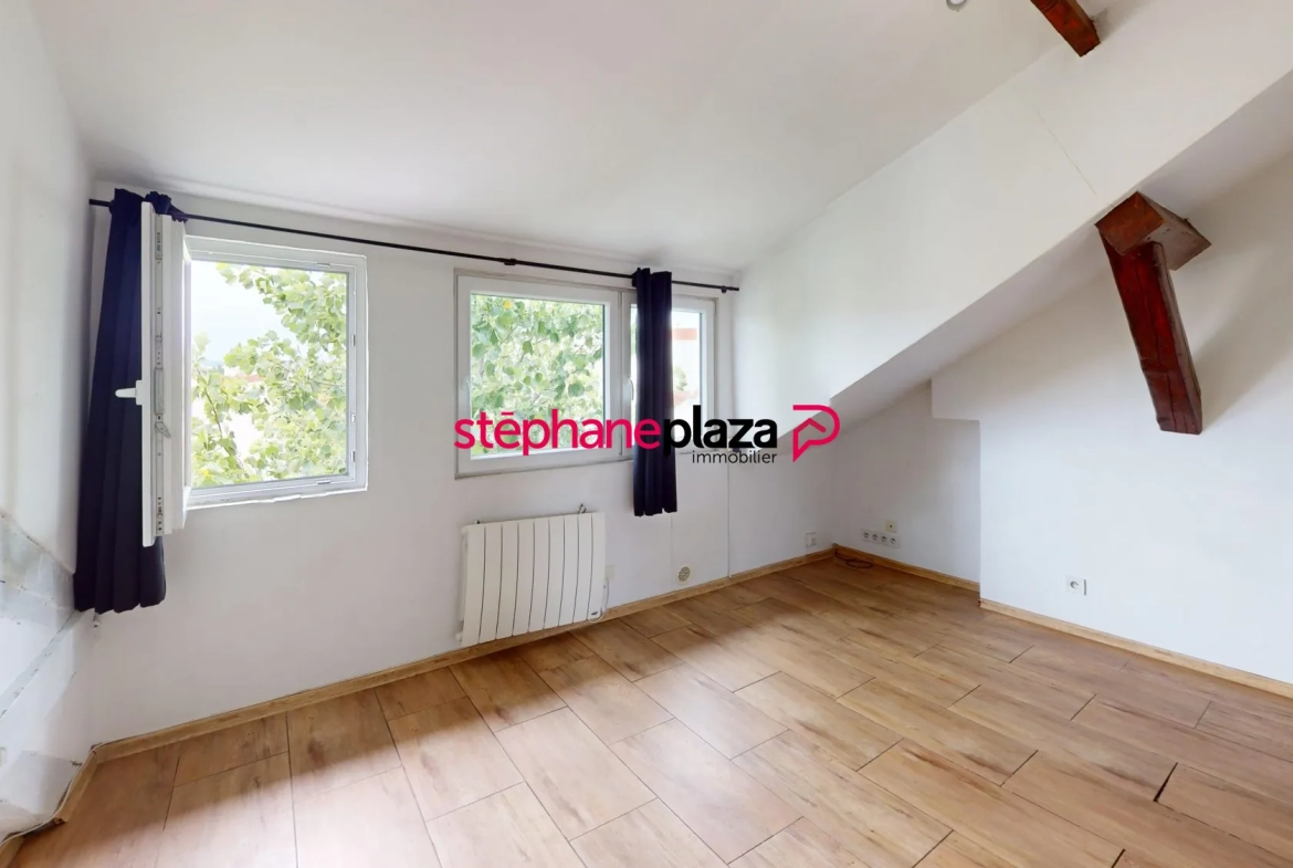 Studio lumineux de 23 m² avec parking à Houilles, dernier étage 