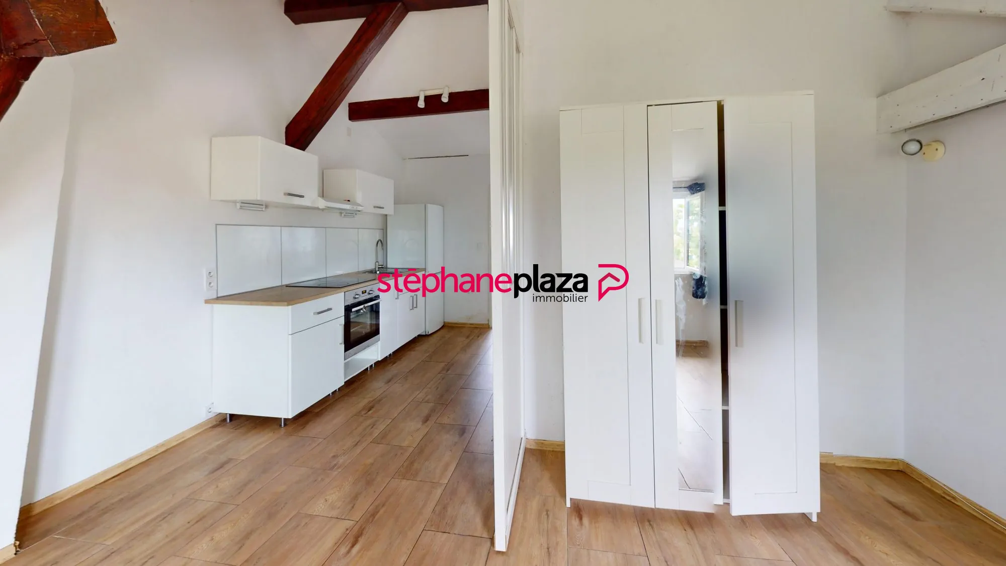 Studio lumineux de 23 m² avec parking à Houilles, dernier étage 