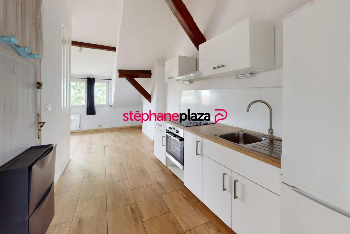 Studio lumineux de 23 m² avec parking à Houilles, dernier étage 