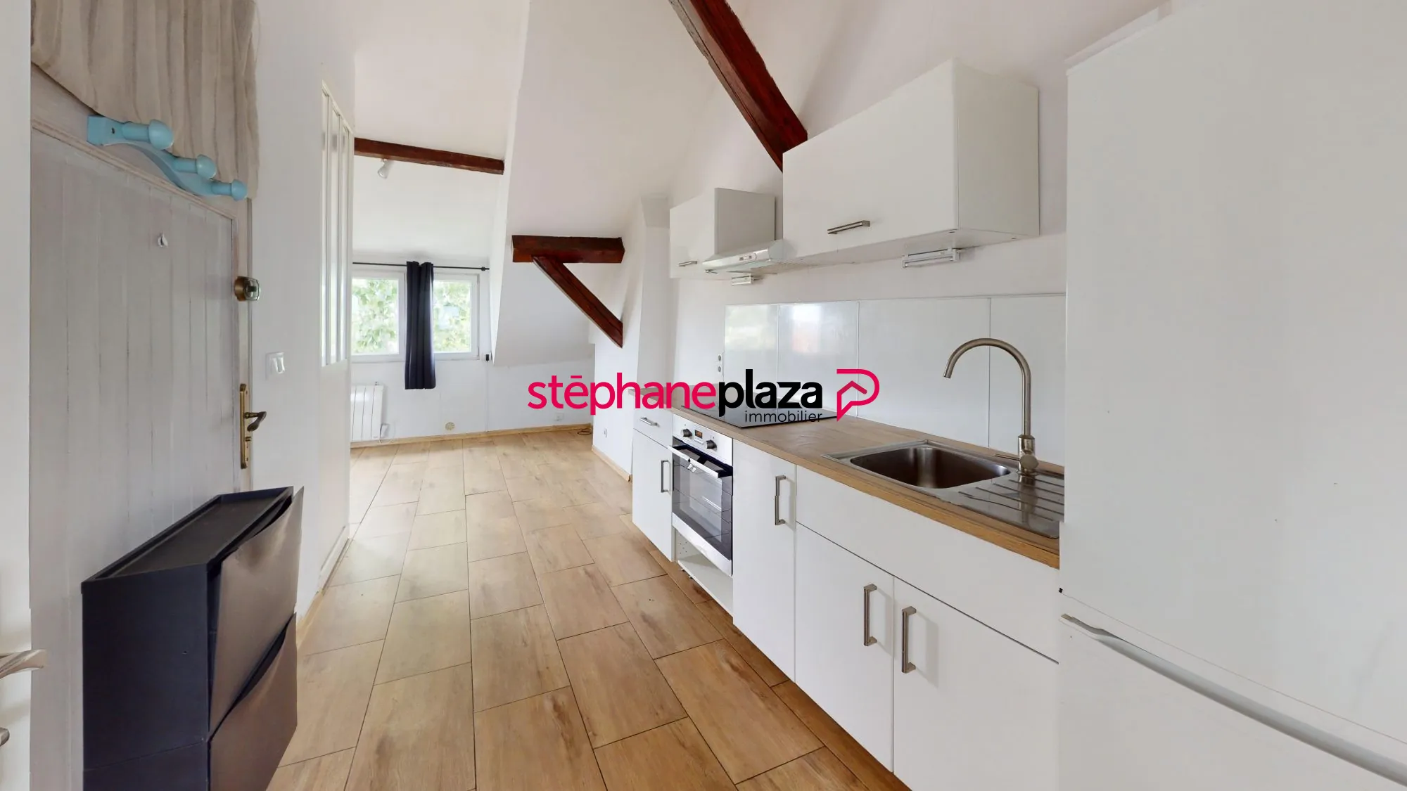 Studio lumineux de 23 m² avec parking à Houilles, dernier étage 