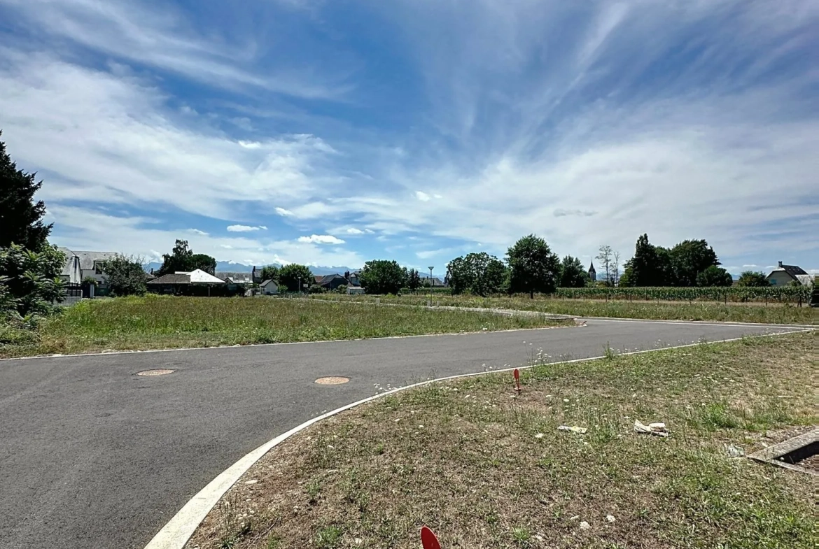 Terrain constructible et viabilisé à Laloubère près de Tarbes 
