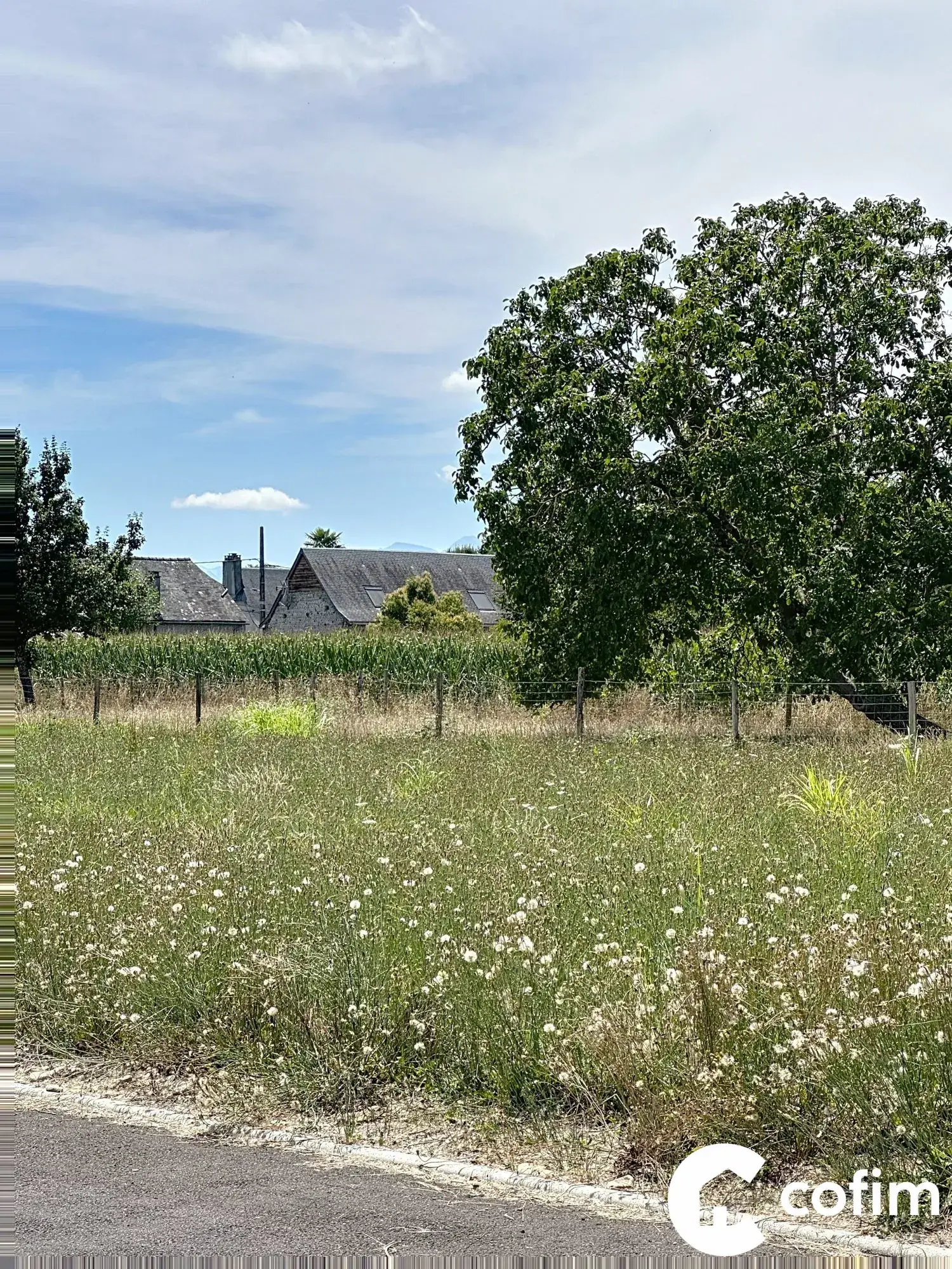 Terrain constructible et viabilisé à Laloubère près de Tarbes 