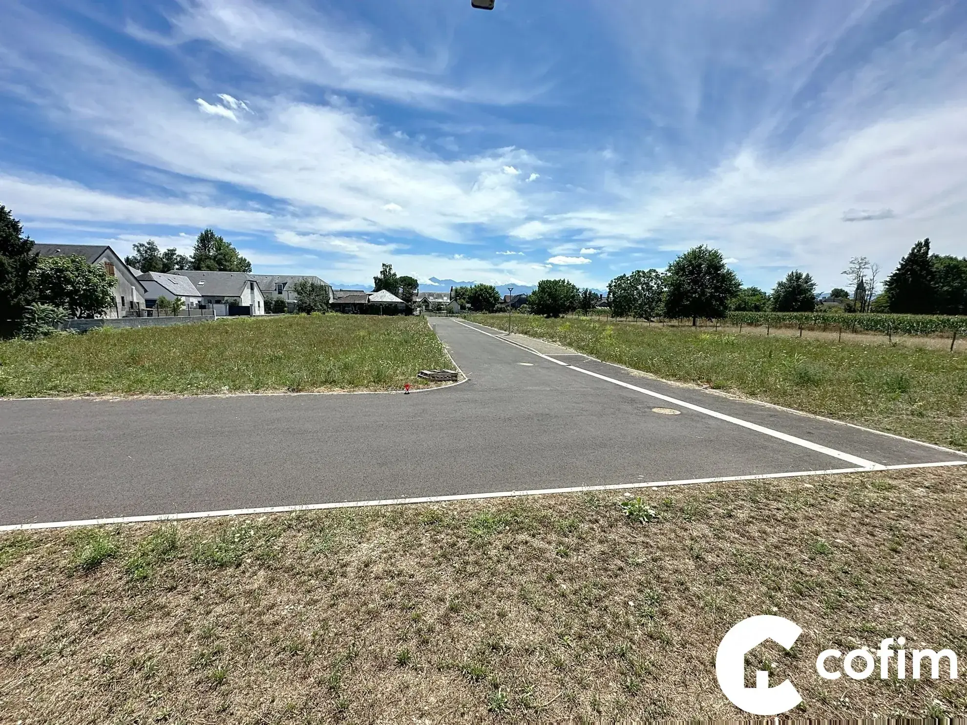 Terrain constructible et viabilisé à Laloubère près de Tarbes 