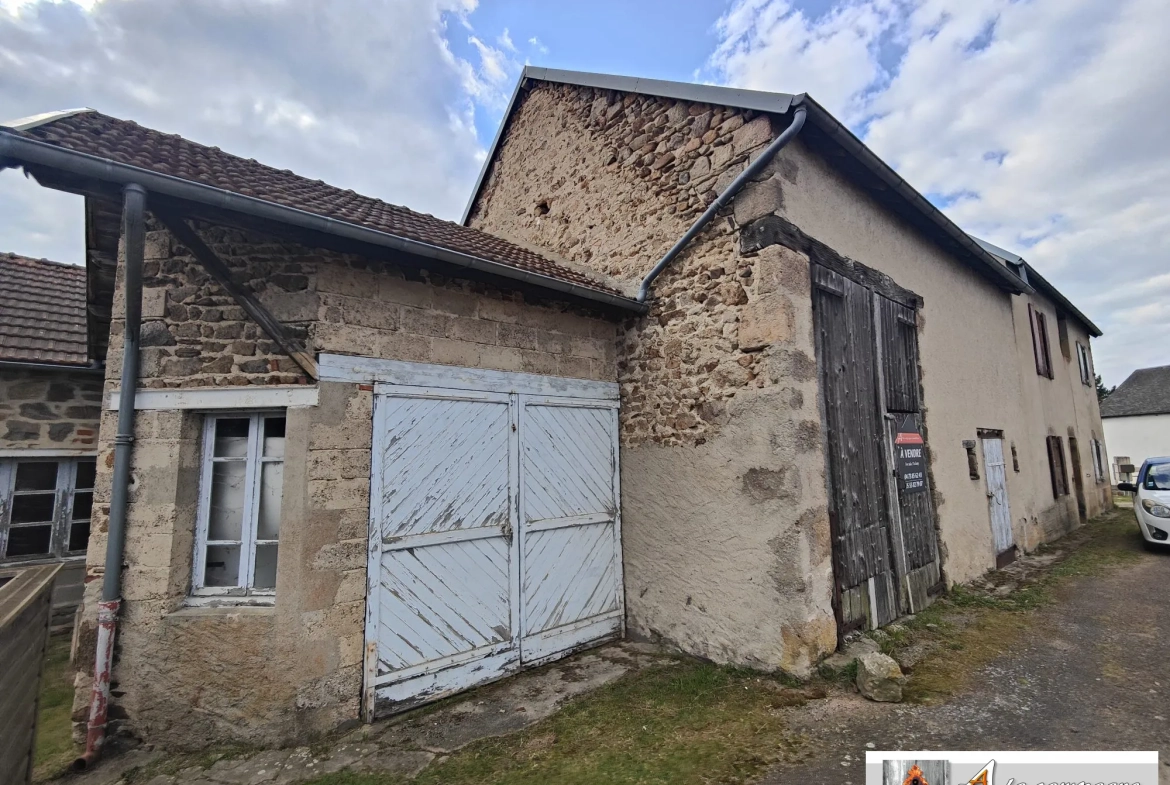 Maison à rénover dans le bourg de Le Quartier – 2 chambres, garage et grange 