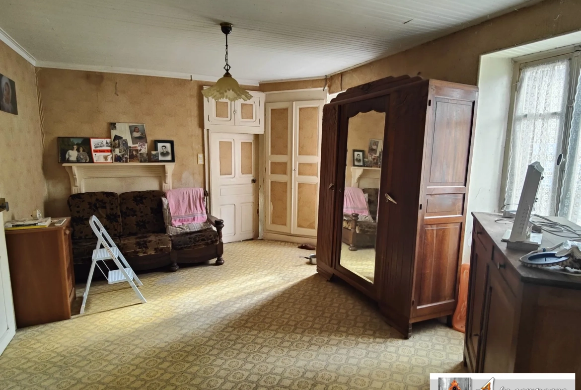 Maison à rénover dans le bourg de Le Quartier – 2 chambres, garage et grange 