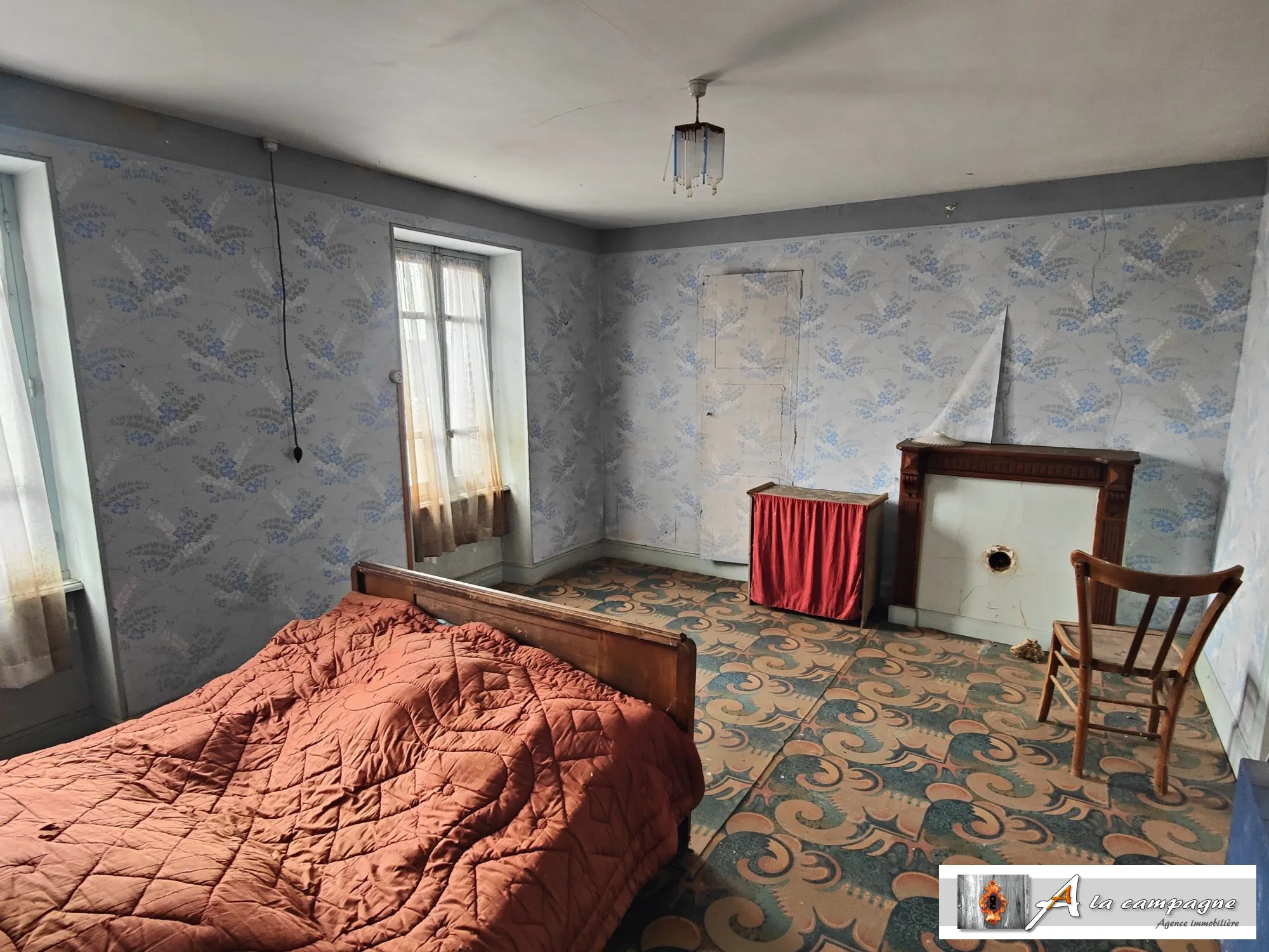 Maison à rénover dans le bourg de Le Quartier – 2 chambres, garage et grange 