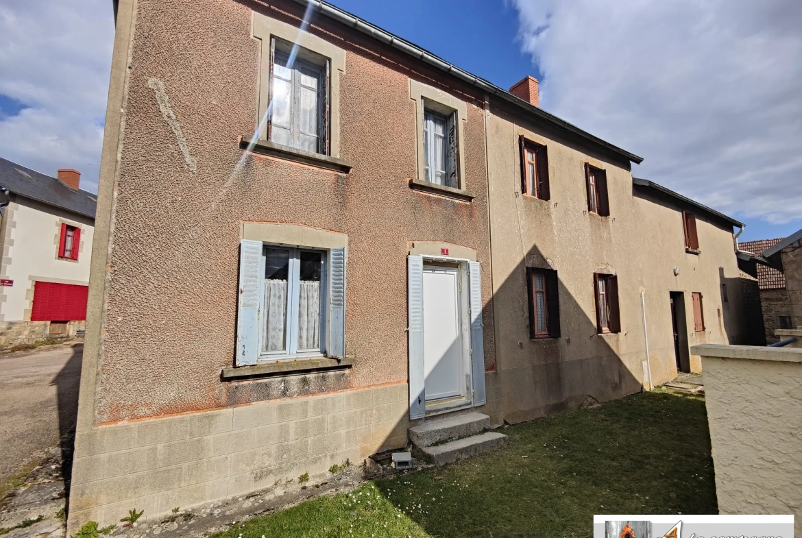 Maison à rénover dans le bourg de Le Quartier – 2 chambres, garage et grange 