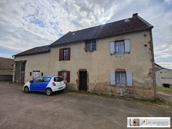Maison à rénover dans le bourg de Le Quartier – 2 chambres, garage et grange