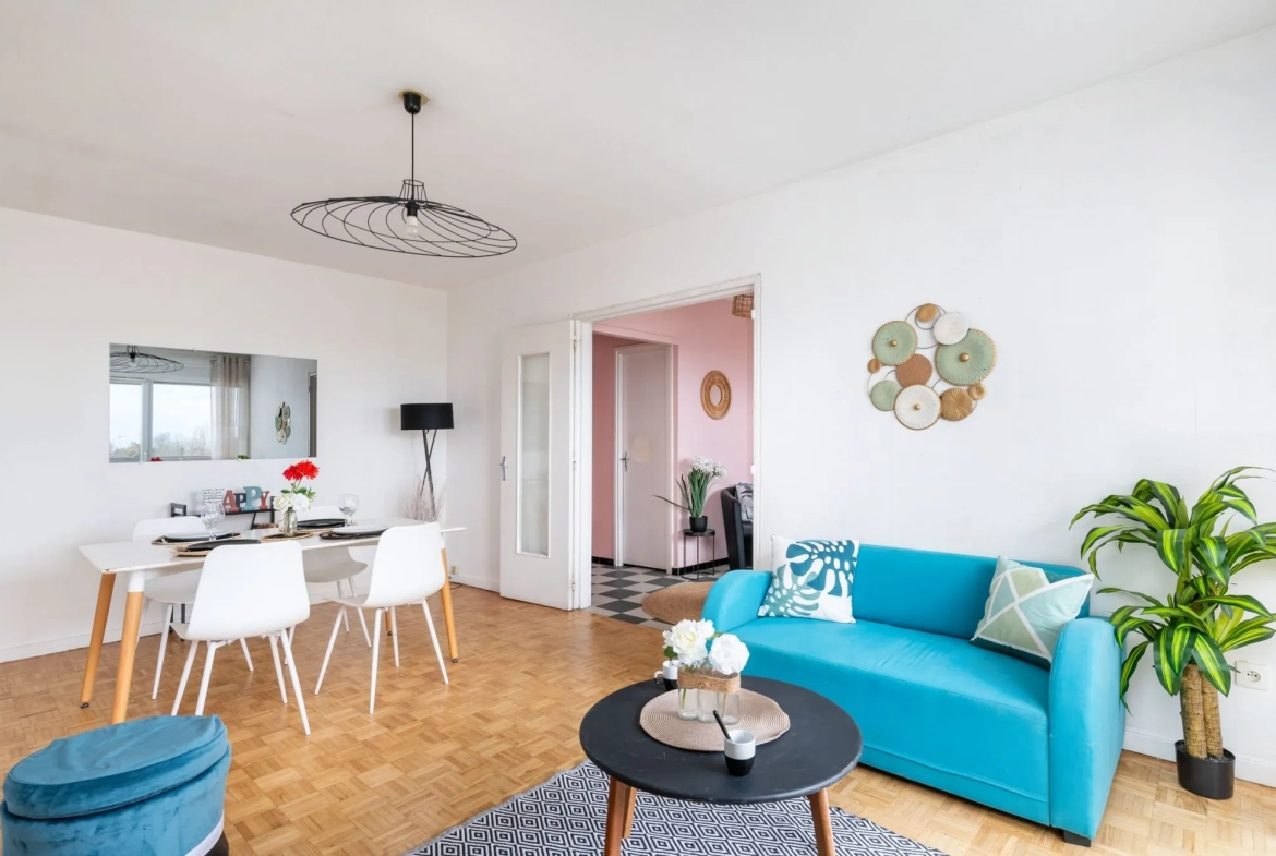 Appartement T4 à vendre à Écully avec loggia, ascenseur et proximité commodités 