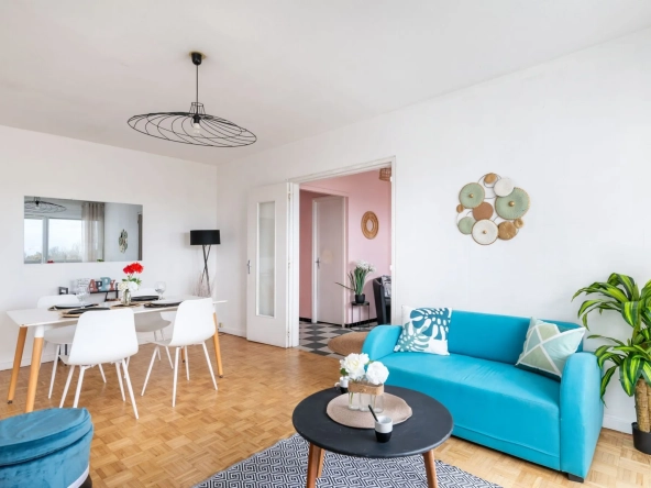 Appartement T4 à vendre à Écully avec loggia, ascenseur et proximité commodités