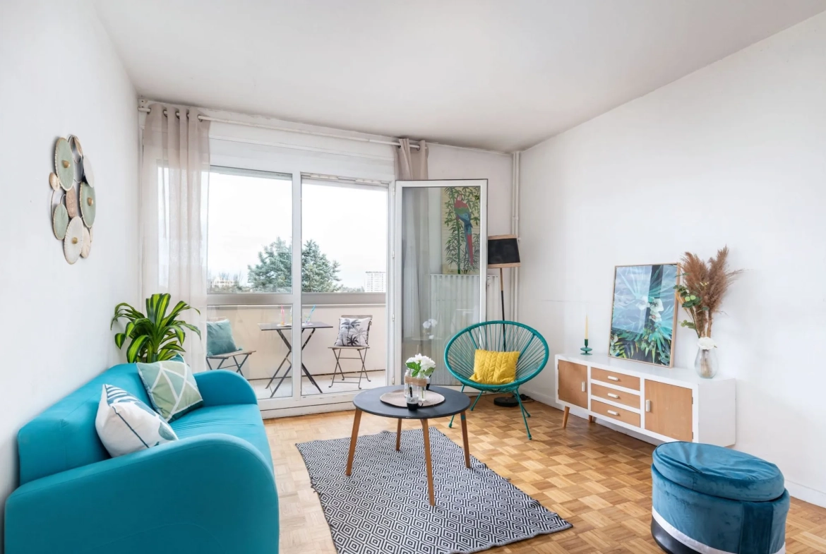 Appartement T4 à vendre à Écully avec loggia, ascenseur et proximité commodités 