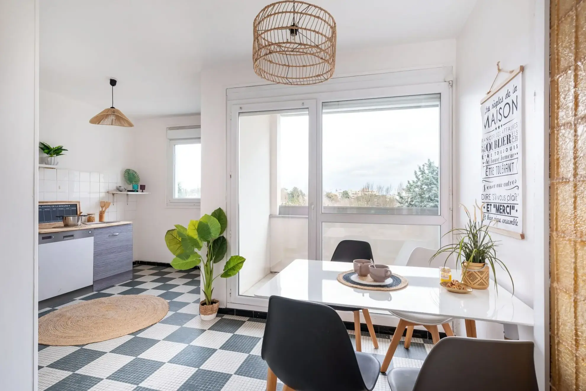 Appartement T4 à vendre à Écully avec loggia, ascenseur et proximité commodités 