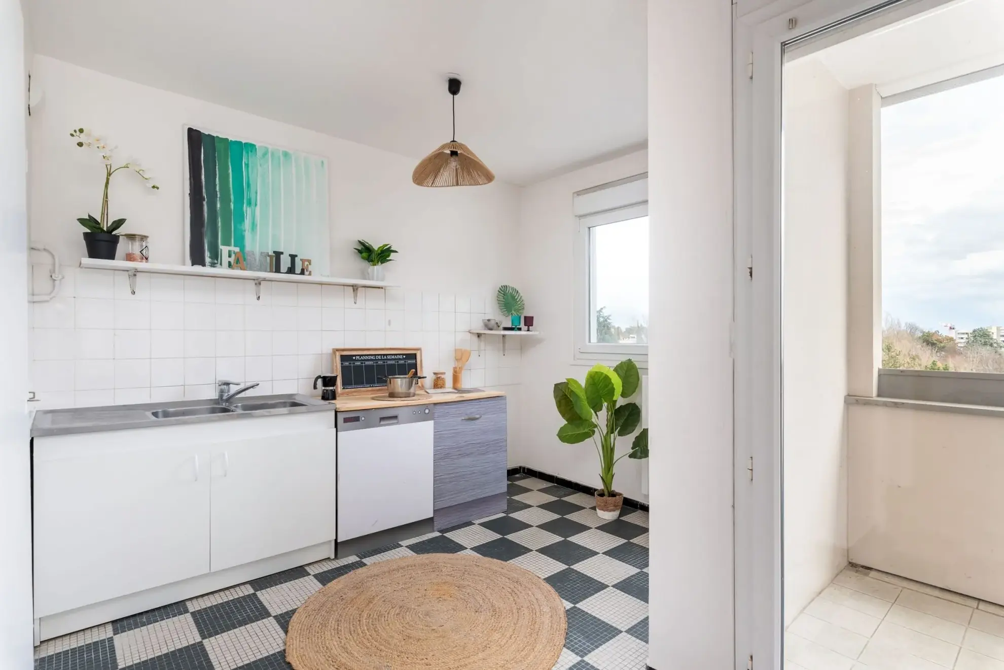 Appartement T4 à vendre à Écully avec loggia, ascenseur et proximité commodités 