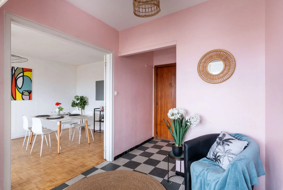 Appartement T4 à vendre à Écully avec loggia, ascenseur et proximité commodités 