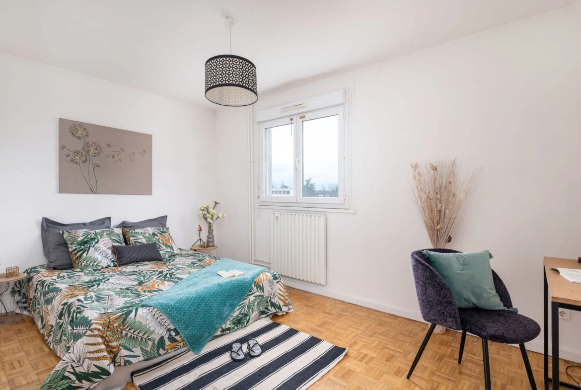 Appartement T4 à vendre à Écully avec loggia, ascenseur et proximité commodités 