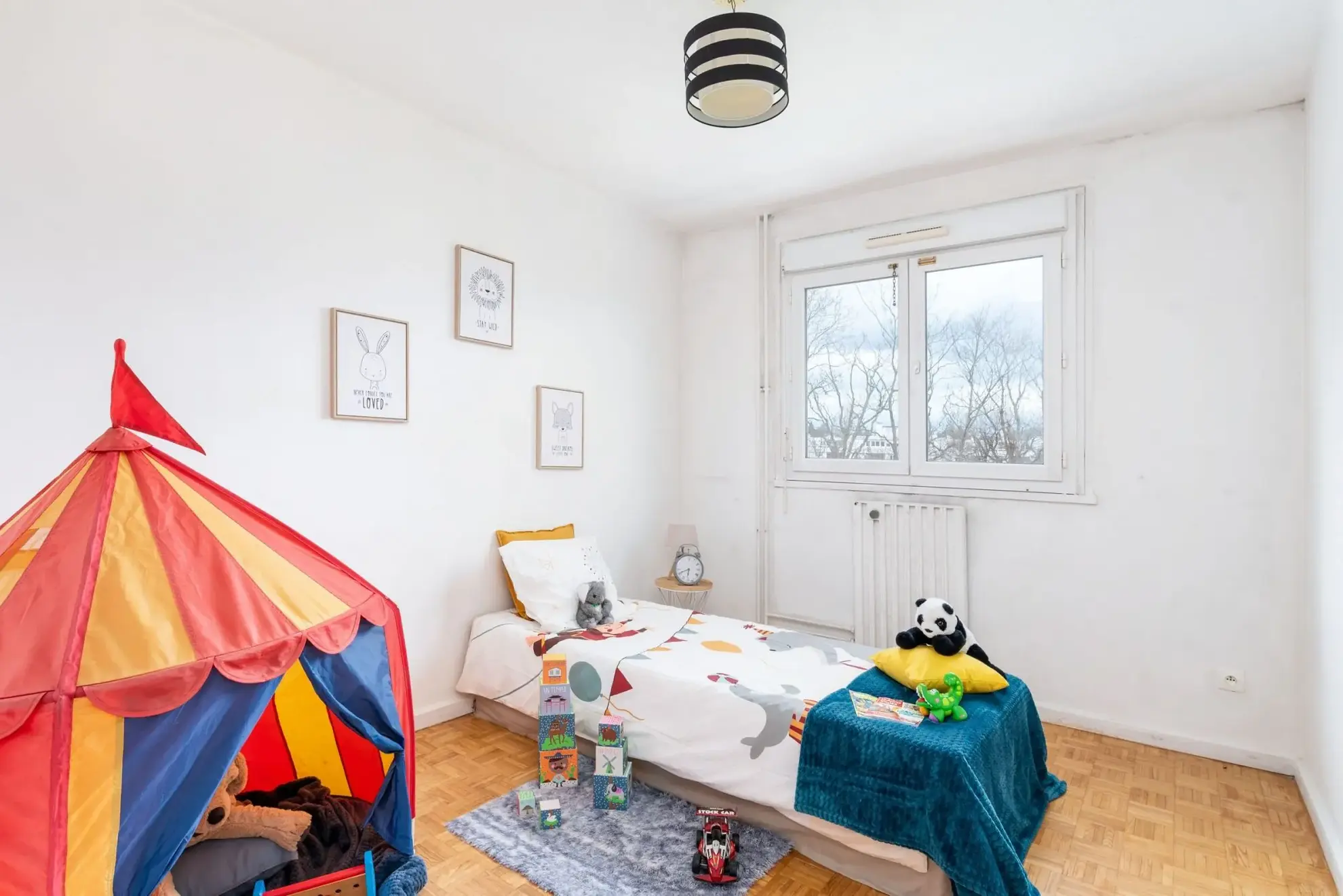 Appartement T4 à vendre à Écully avec loggia, ascenseur et proximité commodités 