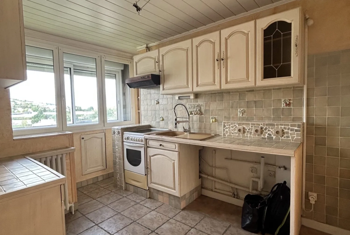 Appartement T3 à vendre à Saint-Étienne - 62 m², dernier étage, balcon, cave 