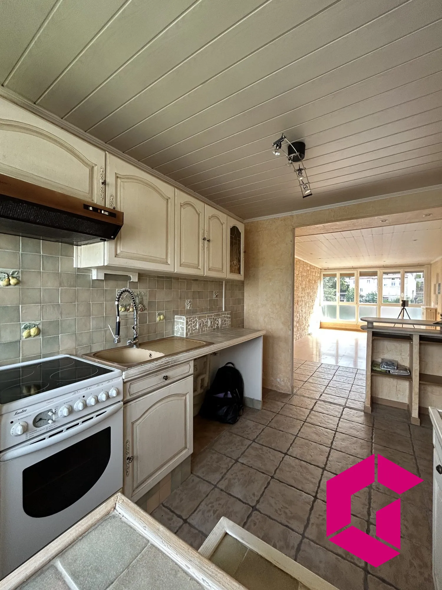 Appartement T3 à vendre à Saint-Étienne - 62 m², dernier étage, balcon, cave 