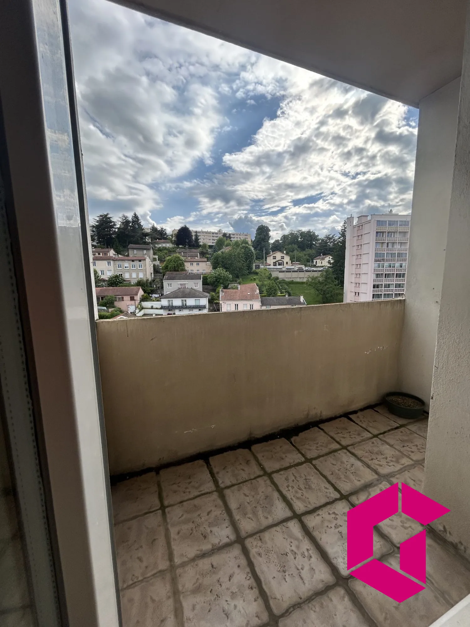 Appartement T3 à vendre à Saint-Étienne - 62 m², dernier étage, balcon, cave 