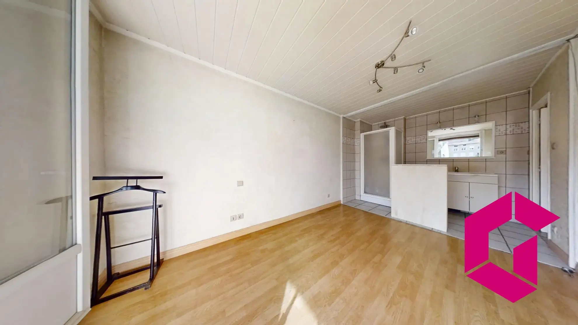 Appartement T3 à vendre à Saint-Étienne - 62 m², dernier étage, balcon, cave 