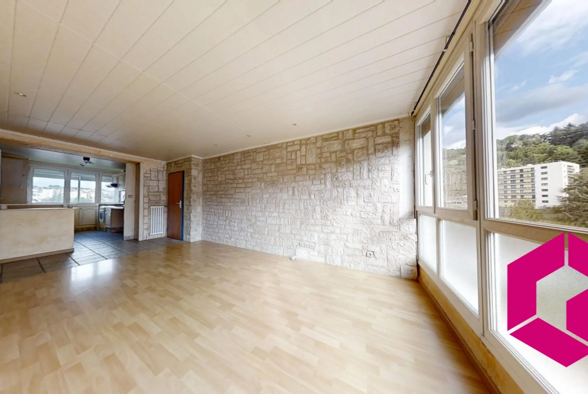 Appartement T3 à vendre à Saint-Étienne - 62 m², dernier étage, balcon, cave 