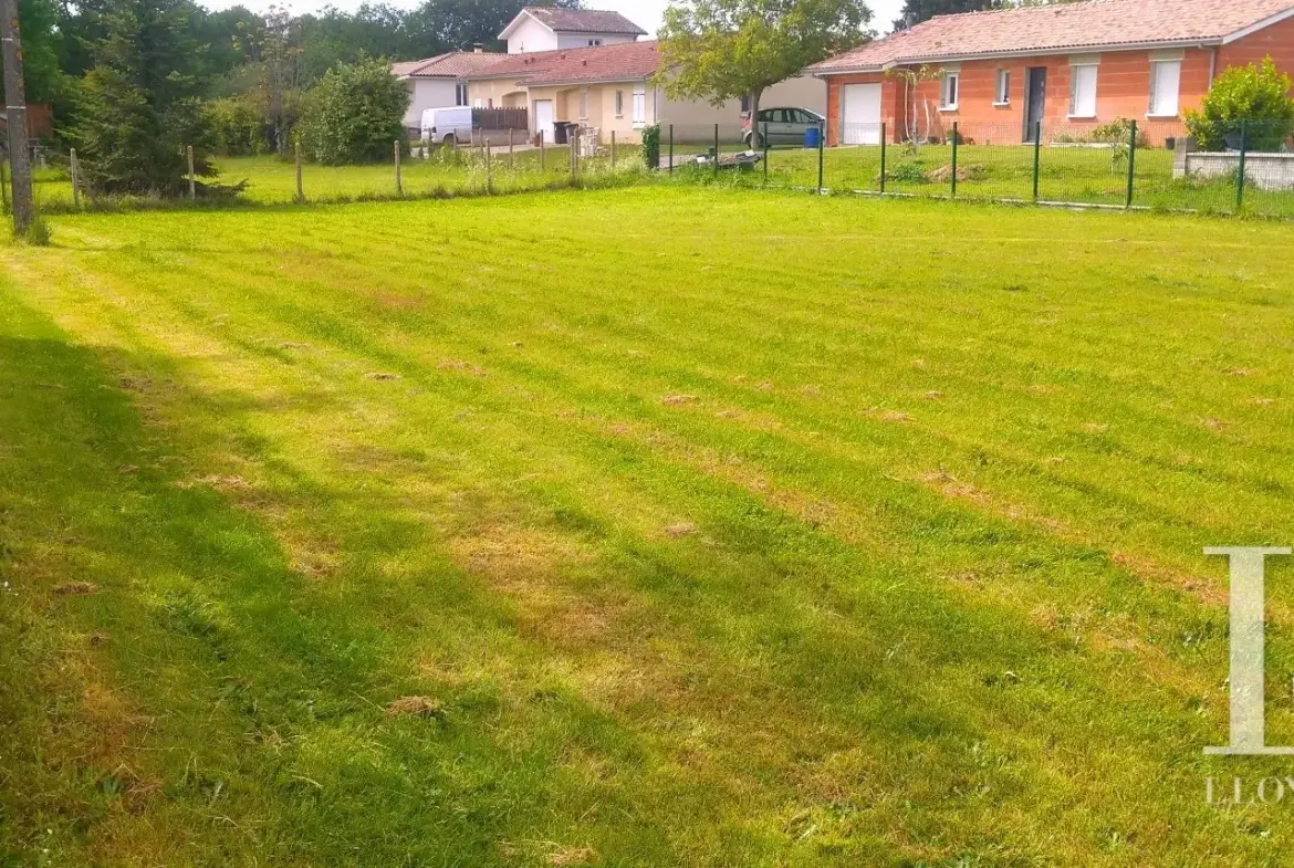 Terrain à bâtir à La Sauve-Majeure, emplacement calme, proche Bordeaux 