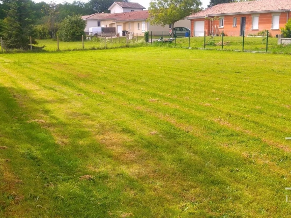 Terrain à bâtir à La Sauve-Majeure, emplacement calme, proche Bordeaux