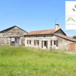 Maison en pierre avec grange et terrain à Bussière-Badil