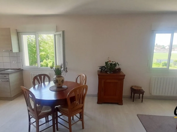 Maison à vendre à Branges avec jardin clos et garage, secteur calme