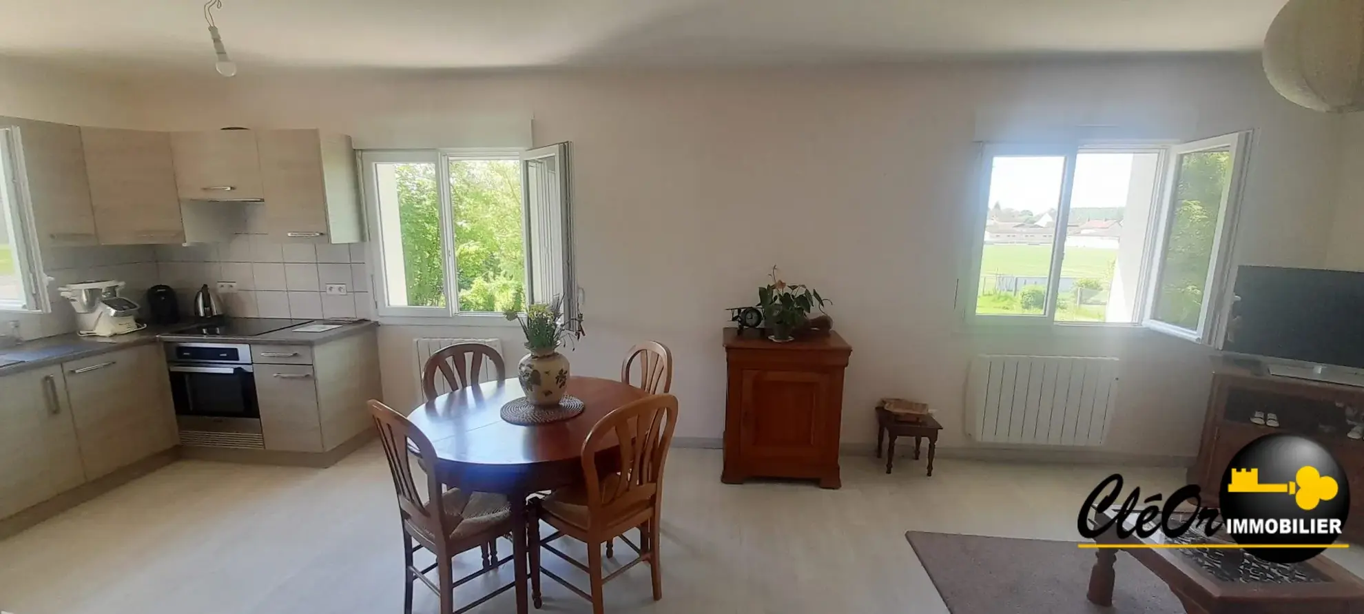 Maison à vendre à Branges avec jardin clos et garage, secteur calme 