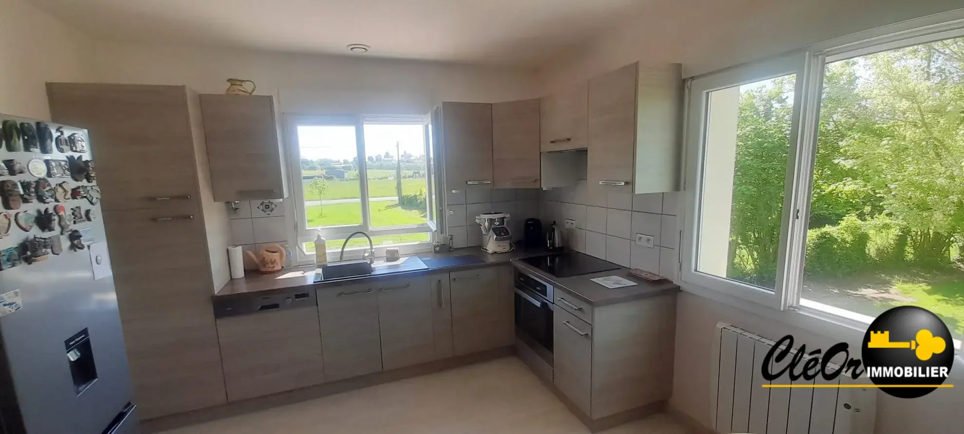 Maison à vendre à Branges avec jardin clos et garage, secteur calme 