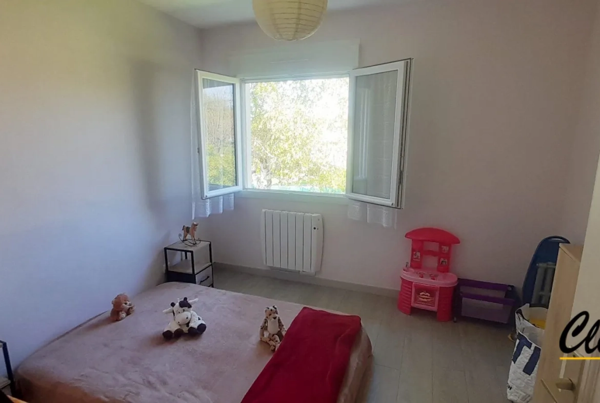Maison à vendre à Branges avec jardin clos et garage, secteur calme 