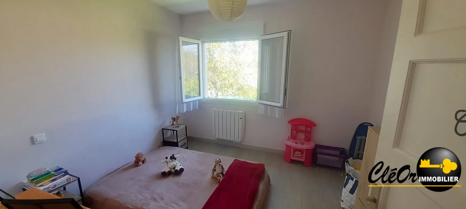 Maison à vendre à Branges avec jardin clos et garage, secteur calme 