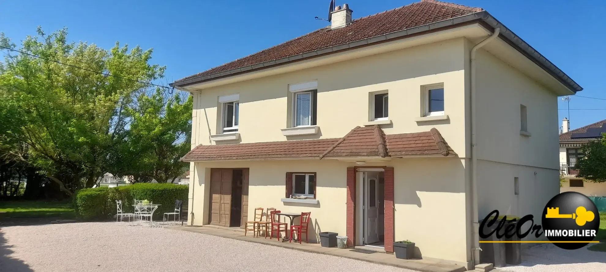 Maison à vendre à Branges avec jardin clos et garage, secteur calme 