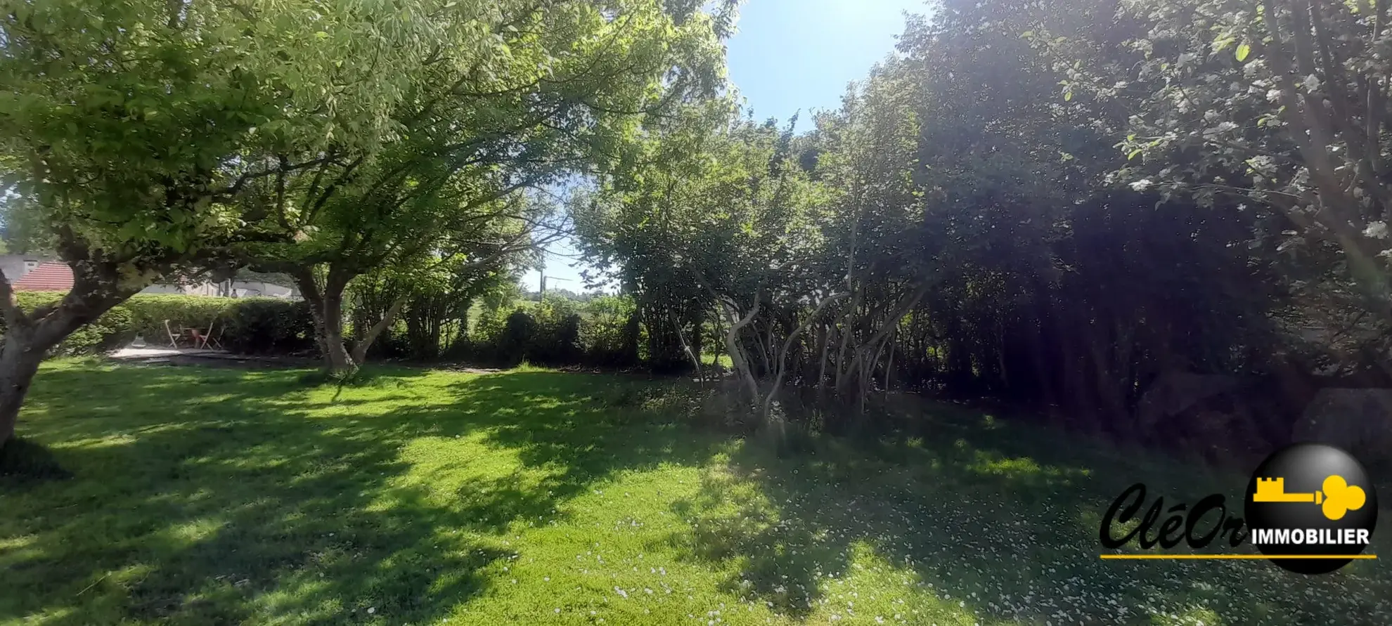 Maison à vendre à Branges avec jardin clos et garage, secteur calme 