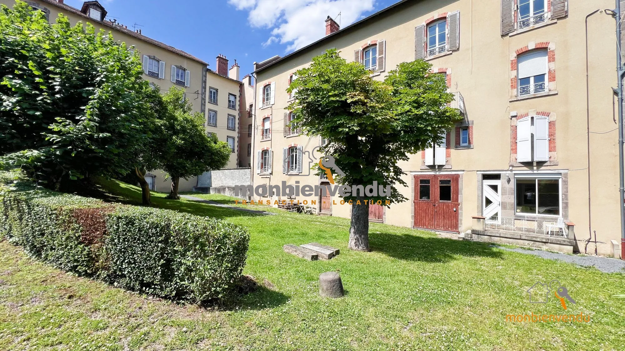 À vendre appartement T2 de 67m² à Aurillac, calme et proche du centre-ville 