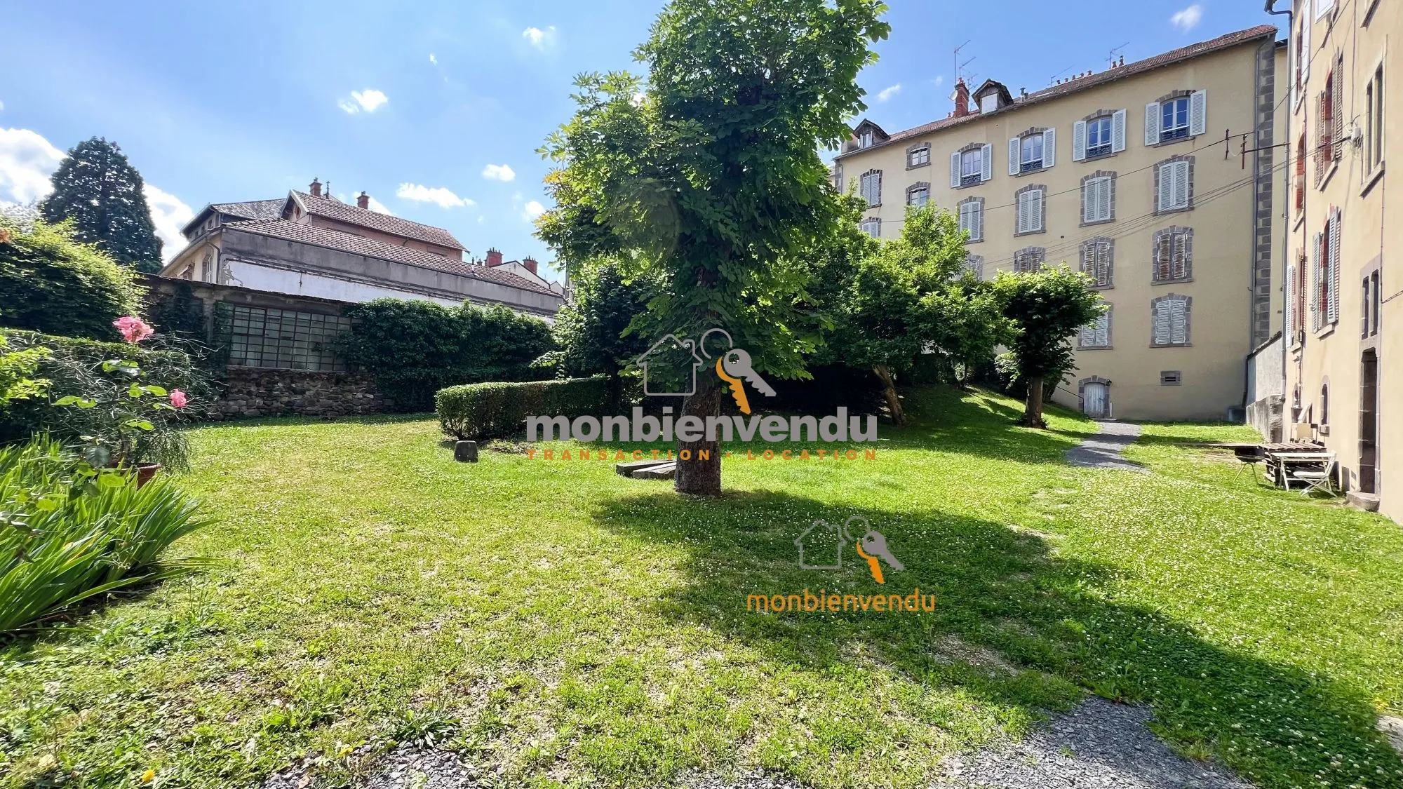 À vendre appartement T2 de 67m² à Aurillac, calme et proche du centre-ville 