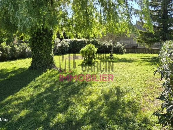 Terrain constructible à Entraigues-sur-la-Sorgue de 538 m², proche centre-ville