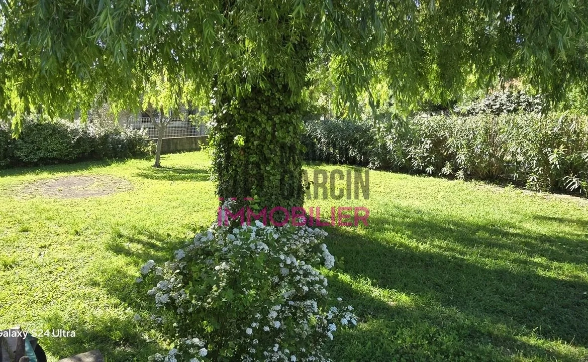 Terrain constructible à Entraigues-sur-la-Sorgue de 538 m², proche centre-ville 