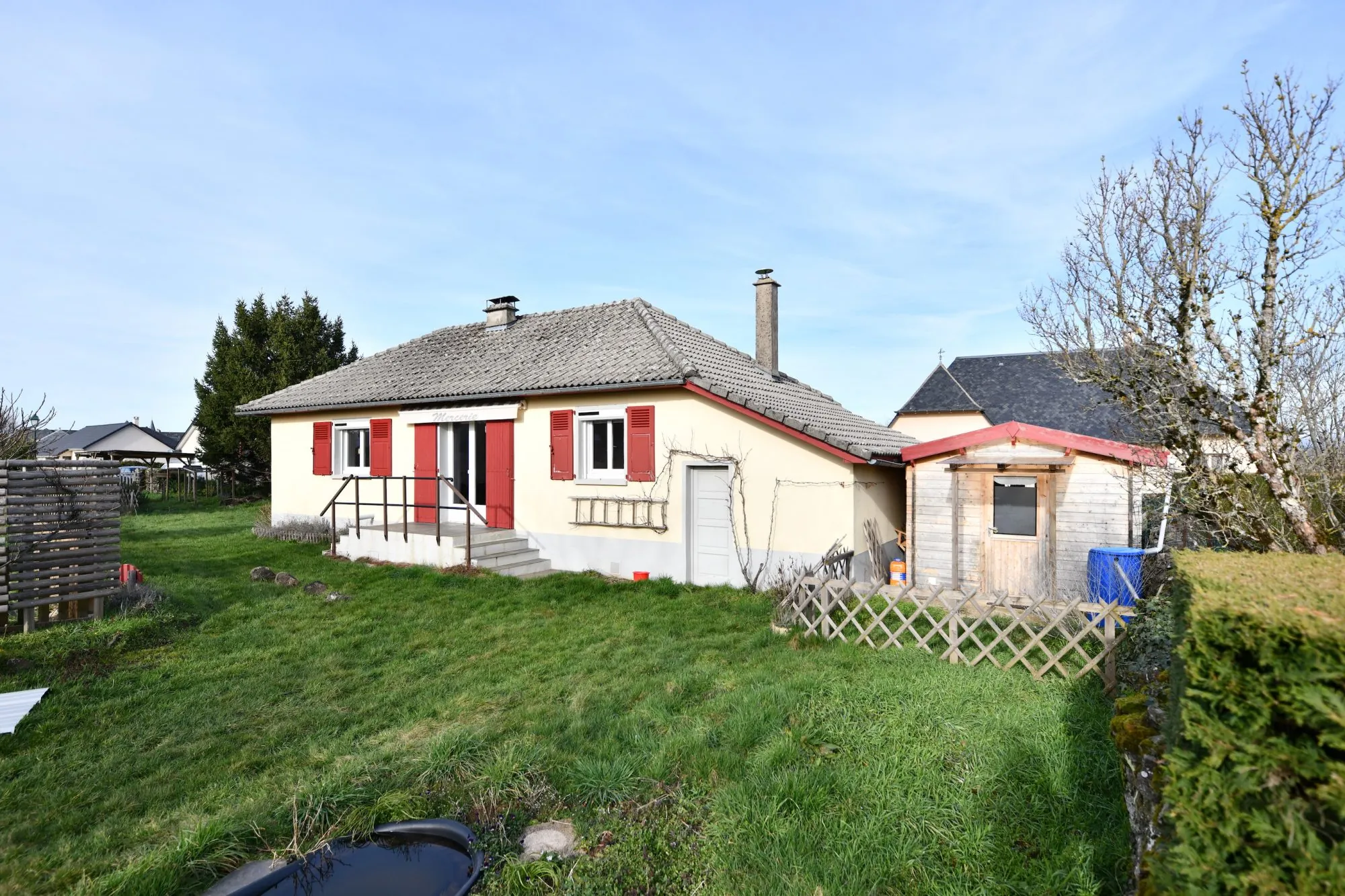 Maison de plain-pied lumineuse avec jardin à Pleaux 