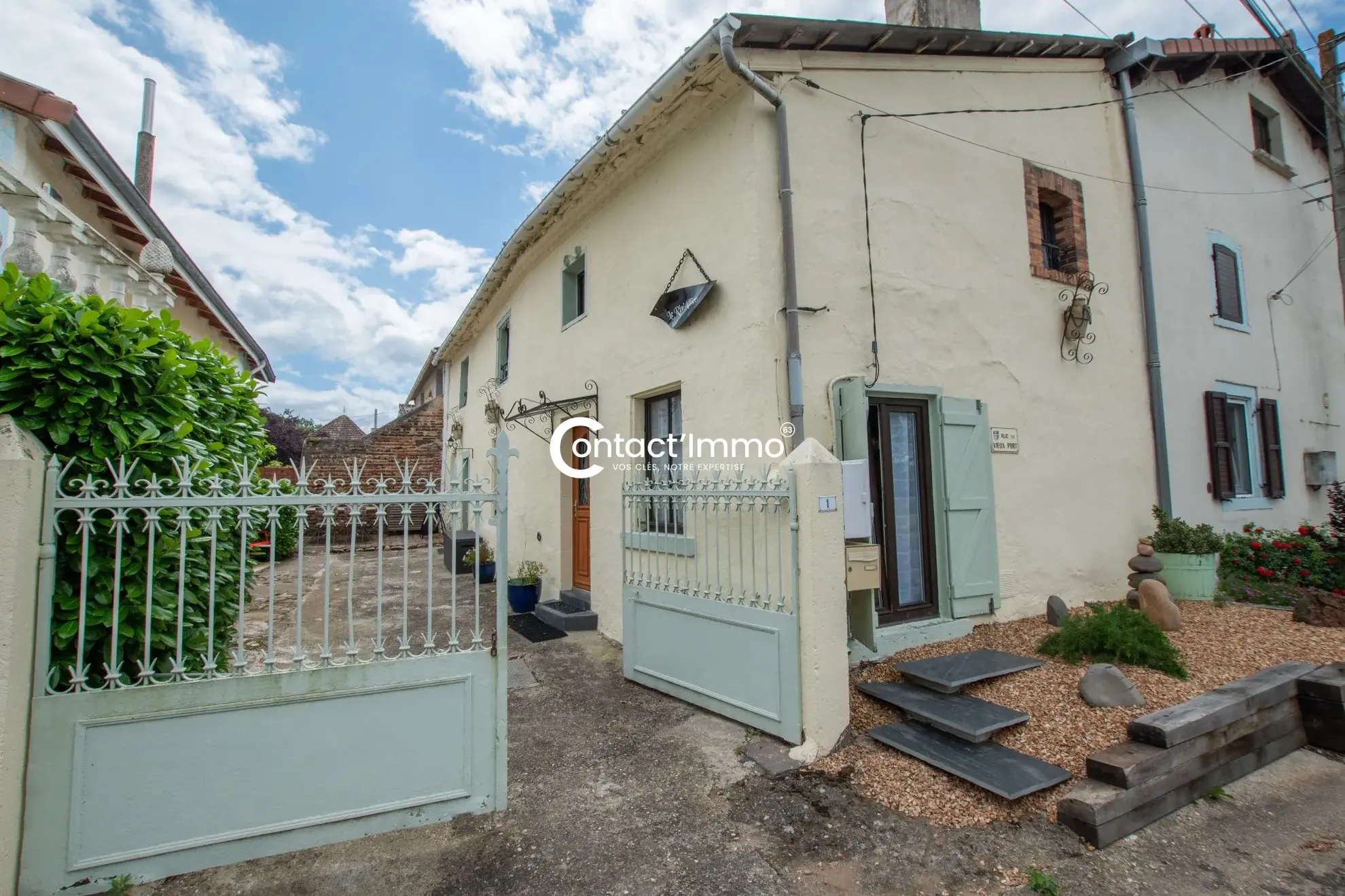 Maison à Jozé avec 3 chambres, cour fermée et potentiel Gîte 